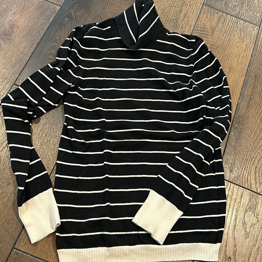 Black and cream turtleneck